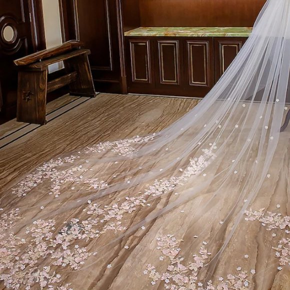 Wedding Veil - Picture 5 of 6